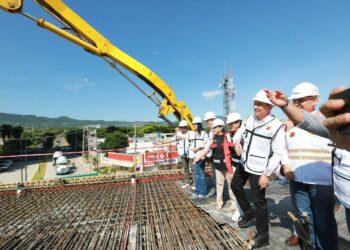 Rutilio Escandón constata avances del 95 % en la construcción del paso a desnivel de la Torre Chiapas