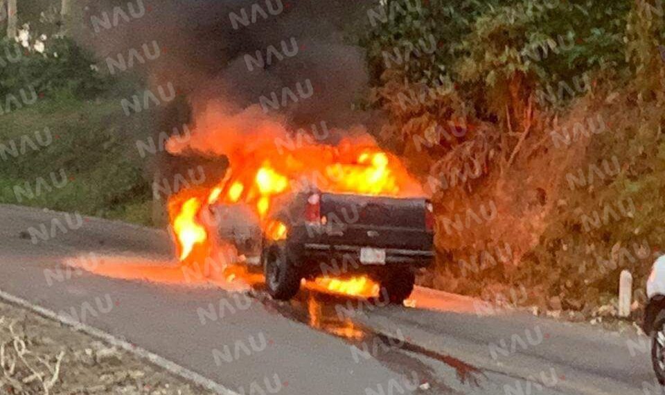 Camioneta Ford Queda Reducida a Cenizas en Cacahoatán