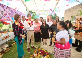 Rutilio Escandón entrega ayudas técnicas para personas con discapacidad, en la Meseta Comiteca Tojolabal