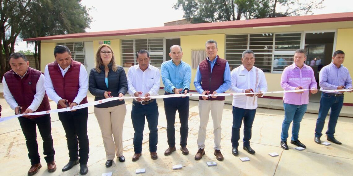 En La Trinitaria, inaugura Rutilio Escandón construcción de aulas en la Primaria “Belisario Domínguez Palencia”