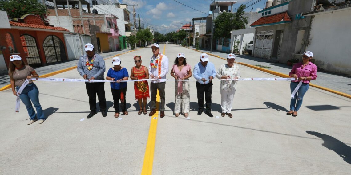 En Tuxtla, Rutilio Escandón inaugura pavimentación del Circuito las Casas Norte de la colonia La Misión