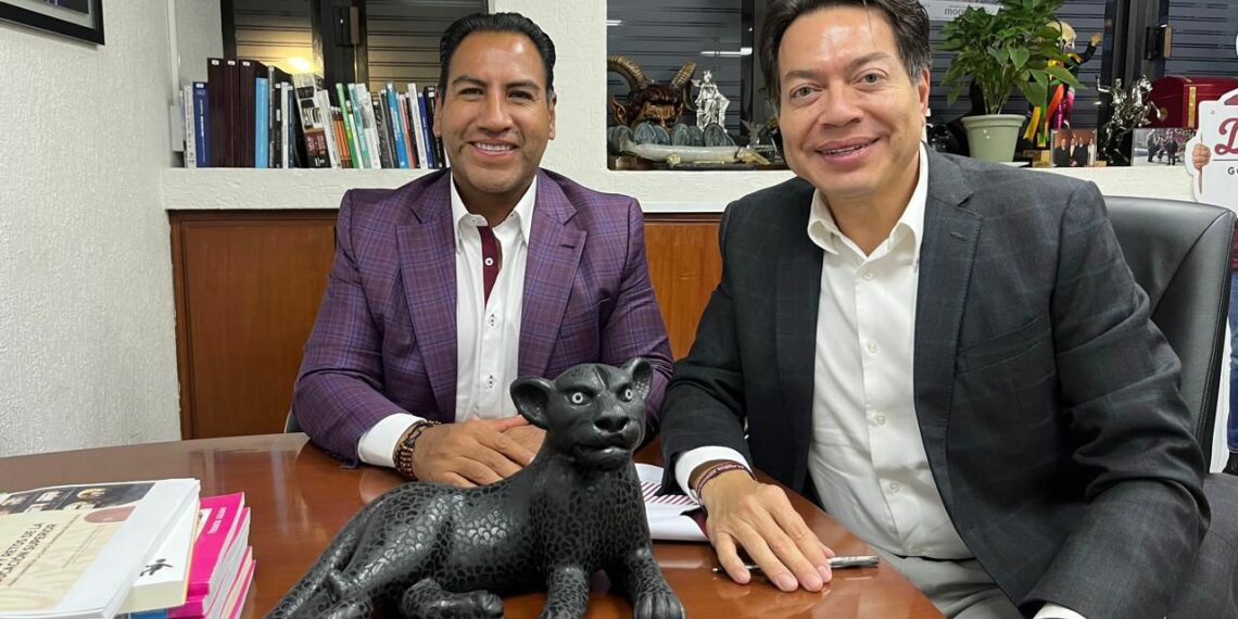 Eduardo Ramírez y Mario Delgado dialogan sobre la beca para estudiantes de secundaria