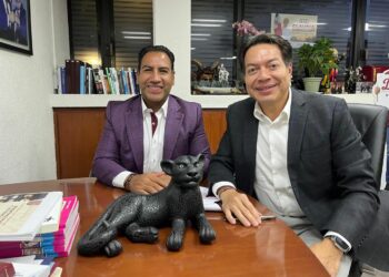 Eduardo Ramírez y Mario Delgado dialogan sobre la beca para estudiantes de secundaria