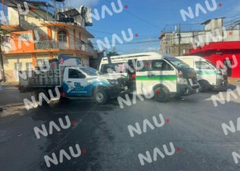 Accidente en la 18 Calle Poniente y 6 Sur deja solo daños menores