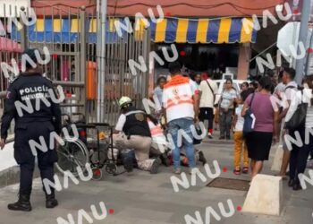 Persona se desmaya en parque de Tapachula y recibe atención de emergencia