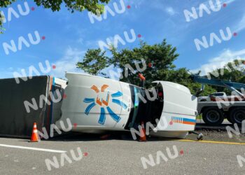 Vuelca tráiler en la Carretera Villa de Comaltitlán a Huixtla