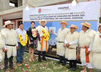 Rutilio Escandón inaugura red eléctrica en Corazón de María, municipio de San Cristóbal de Las Casas
