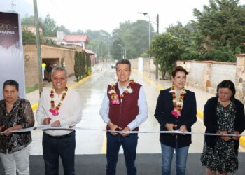 Inaugura Rutilio Escandón pavimentación integral del Circuito Clarín de colonia La Cañada, en San Cristóbal