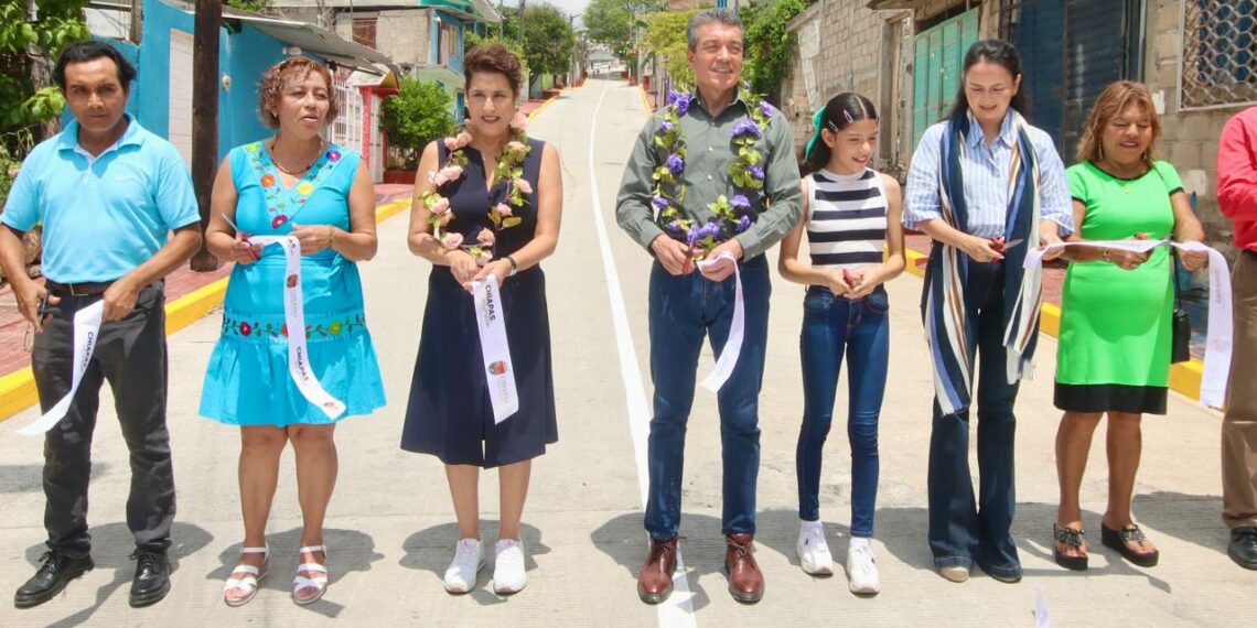 Rutilio Escandón inaugura pavimentación en la colonia Potinaspak, de Tuxtla Gutiérrez