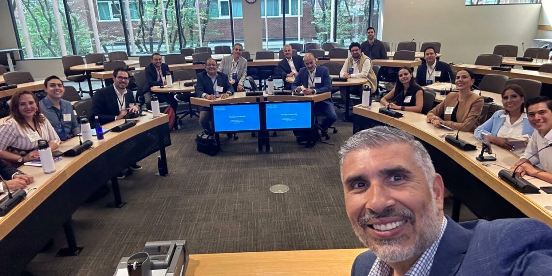 Asiste Angel Torres a ‘Visionarios Summit de la Aceleradora de Ciudades’ en MIT y Harvard