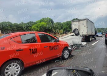Accidente automovilístico en la carretera Huixtla – Tapachula deja tres vehículos involucrados