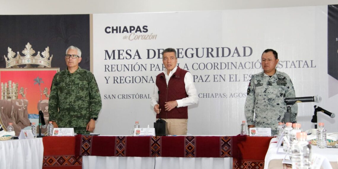 Desde la Mesa de Seguridad, Rutilio Escandón felicitó y reconoció a las y los bomberos de Chiapas