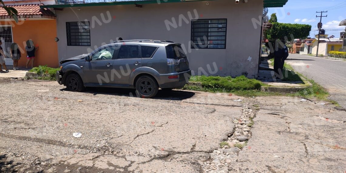Abandonan camioneta con huellas de choque en Tapachula