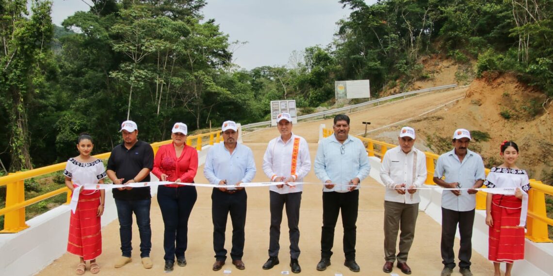 Con infraestructura carretera, deportiva y de salud, Rutilio Escandón beneficia a Tecpatán
