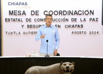 Rutilio Escandón expresa buenos deseos a estudiantes y docentes en el nuevo ciclo escolar