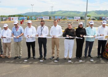 Inaugura Rutilio Escandón ampliación del estacionamiento público del Aeropuerto Internacional “Ángel Albino Corzo”