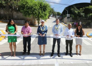 Inaugura Rutilio Escandón vialidades en la colonia Arroyo Blanco, de Tuxtla Gutiérrez