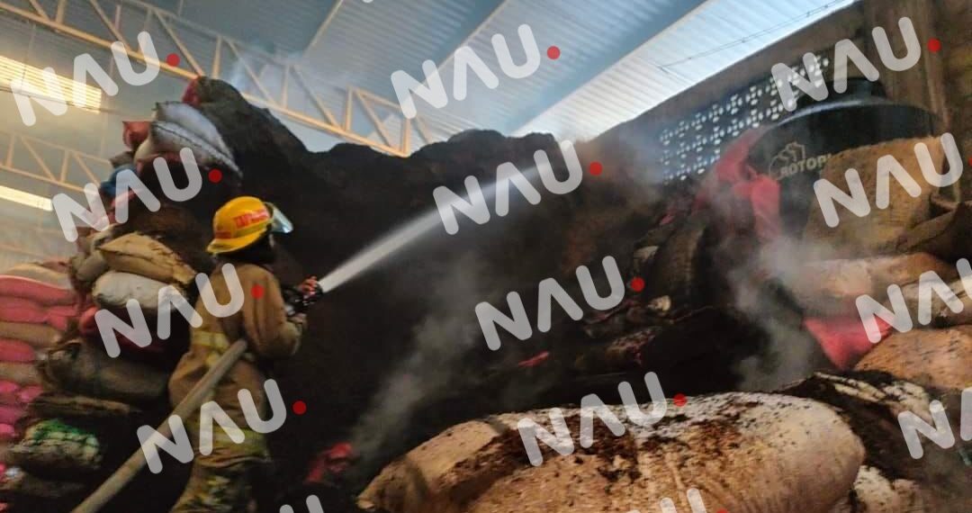 Conato de incendio en bodega de cascabillo de café moviliza a bomberos en Tapachula