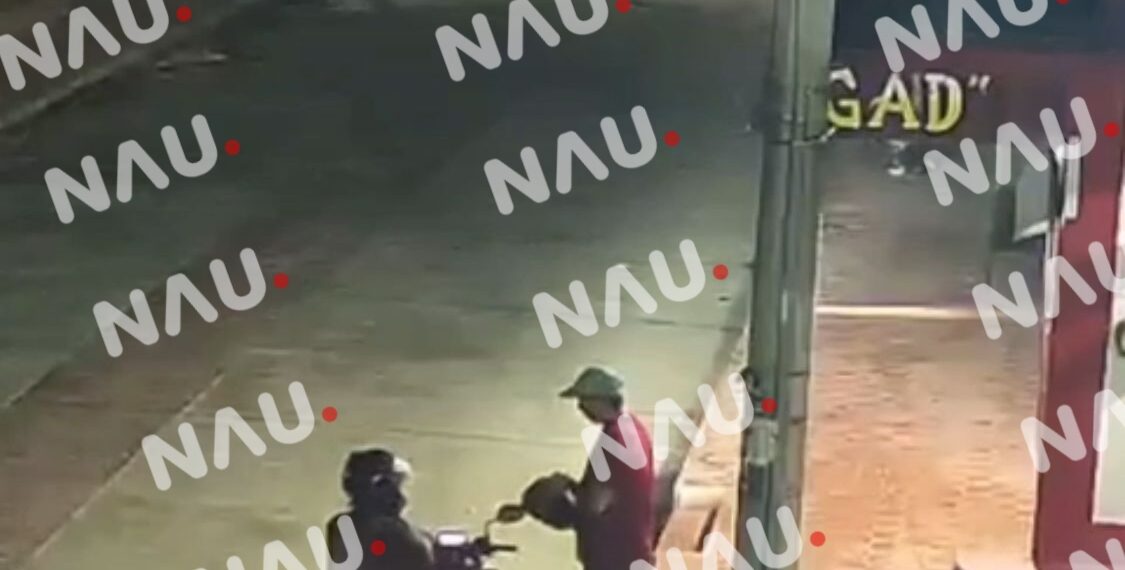 “Vídeo” Intento de asalto en Mapastepec, Chiapas: Delincuente en motocicleta intenta robar a transeúnte