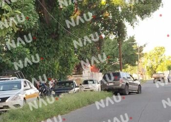 Camioneta se impacta contra objeto fijo en Tapachula