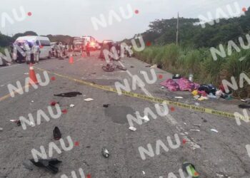 Dos migrantes muertos y 17 más heridos fue el saldo de un atropellamiento que sufrió la caravana que venía caminando sobre la carretera Panamericana en la madrugada de hoy, confirmaron autoridades municipales.