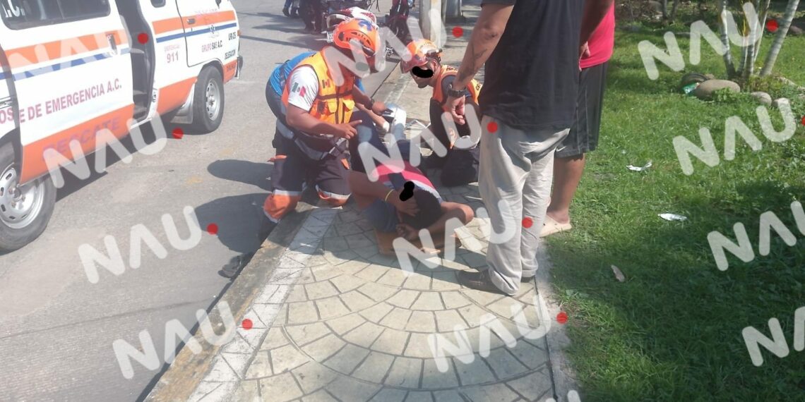 Motociclista Sufre Accidente en Tapachula: Hernesto N. de 42 años Resulta Herido con Fractura Expuesta*