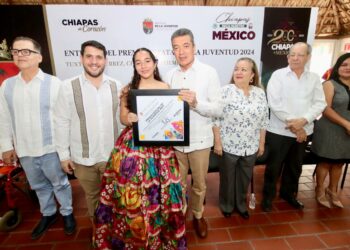 Entrega Rutilio Escandón el Premio Estatal de la Juventud Chiapas 2024
