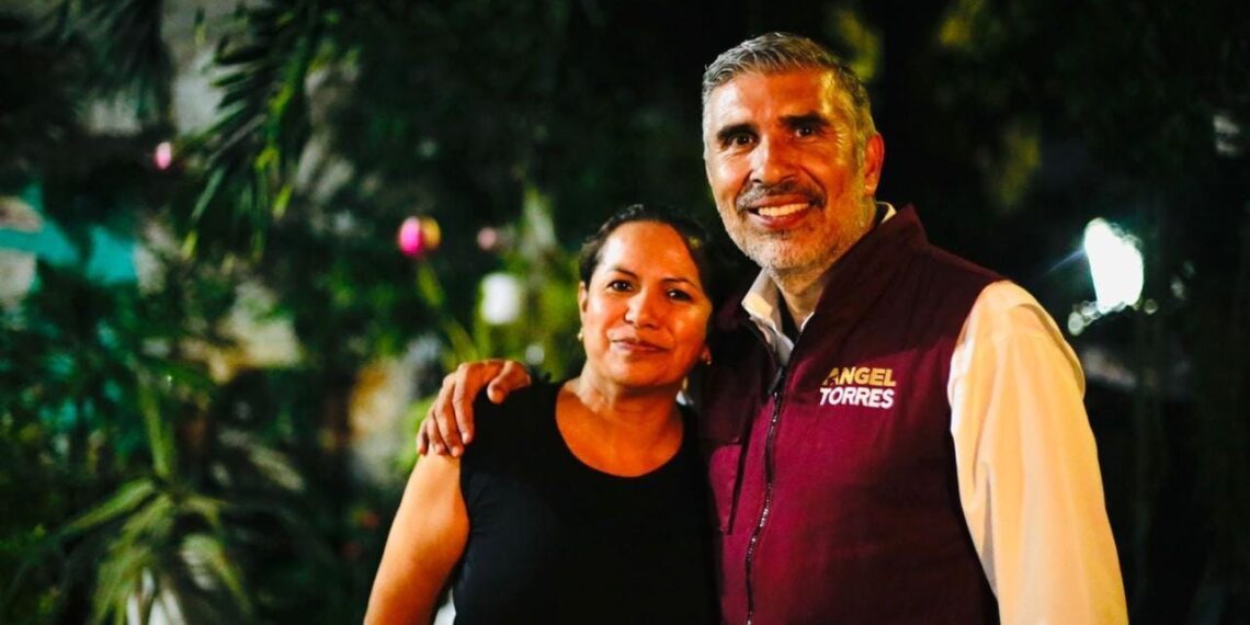 Angel Torres recorre calles en la colonia Democrática