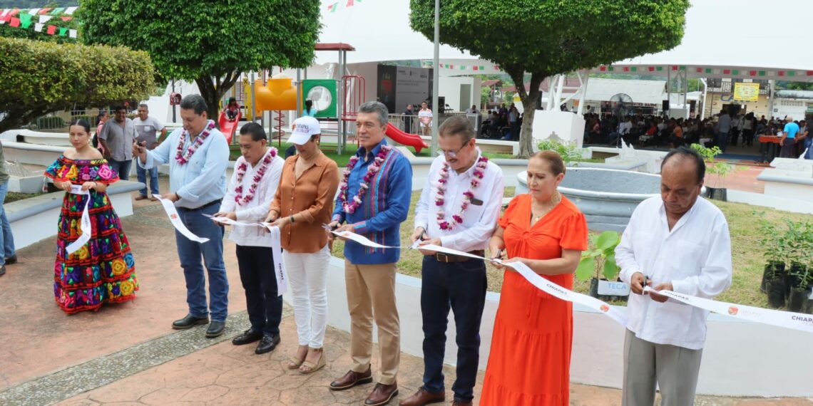 En Solosuchiapa, Rutilio Escandón inauguró la reconstrucción y modernización del Parque Público