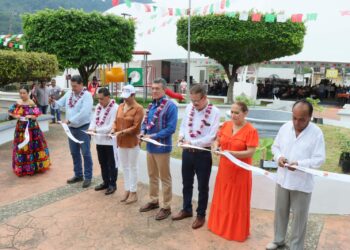 En Solosuchiapa, Rutilio Escandón inauguró la reconstrucción y modernización del Parque Público
