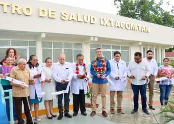 Rutilio Escandón hace justicia social a habitantes de Ixtacomitán con reconversión del Centro de Salud