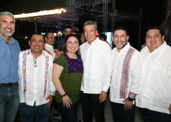 Yuridia, Majo Aguilar y Arturo Aquino festejan con el pueblo el Bicentenario de la Federación de Chiapas a México
