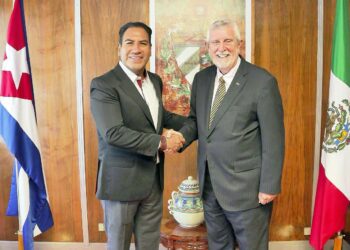 Eduardo Ramírez sostiene diálogo con Embajador de Cuba en México