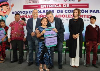 Encabeza Rutilio Escandón entrega de apoyos escolares a estudiantes de la Región Altos Tsotsil Tseltal