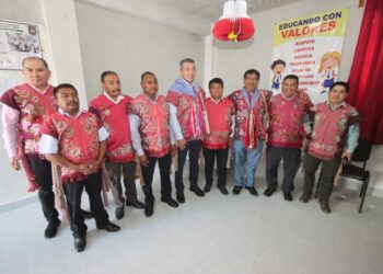 Rutilio Escandón inaugura aulas en Telesecundaria 305 Belisario Domínguez Palencia, en Zinacantán