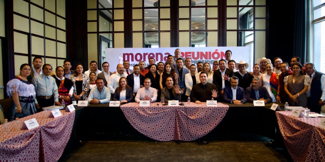 Presente Angel Torres en reunión de alcaldes electos de Morena con Eduardo Ramírez