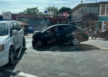Daños materiales en accidente en carretera tuxtla chico talismán