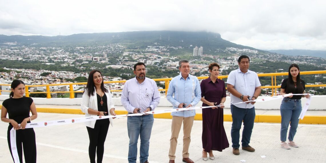 Inaugura Rutilio Escandón pavimentación de la Calle Lagunas de Montebello en la Colonia Laguitos