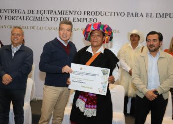 Rutilio Escandón beneficia con equipamiento productivo a familias de la región Altos Tsotsil Tseltal