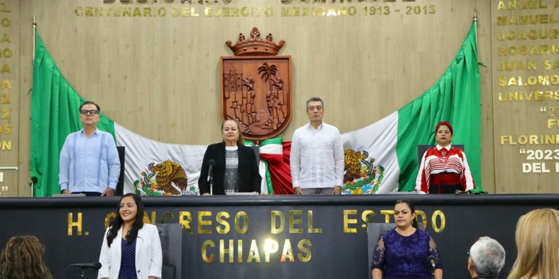 Rutilio Escandón devela inscripción del Bicentenario de la Federación de Chiapas a México en el Muro de Honor del Congreso del Estado