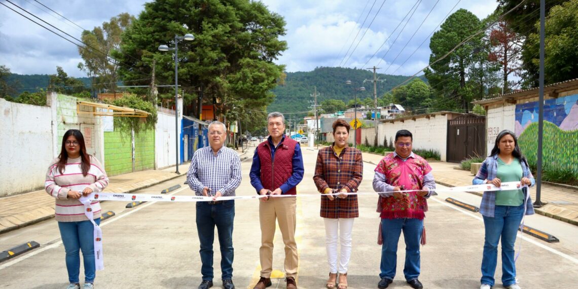 Entrega Rutilio Escandón primera etapa de pavimentación del Periférico Sur, en SCLC