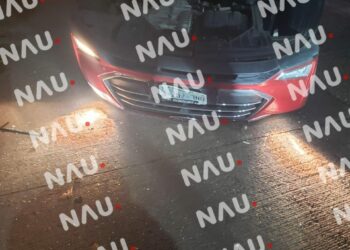 Vehículo termina volcado en calles del fraccionamiento Las Vegas