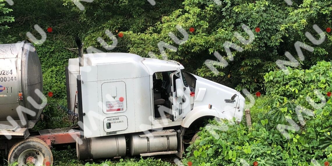 “Video” Accidente en carretera entre Villa Comatitlán y Escuintla deja solo daños materiales