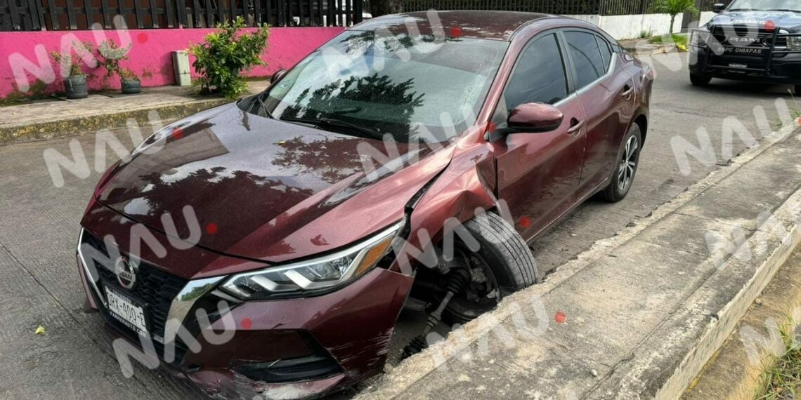 Abandonan vehículo con huellas de choque en Tapachula