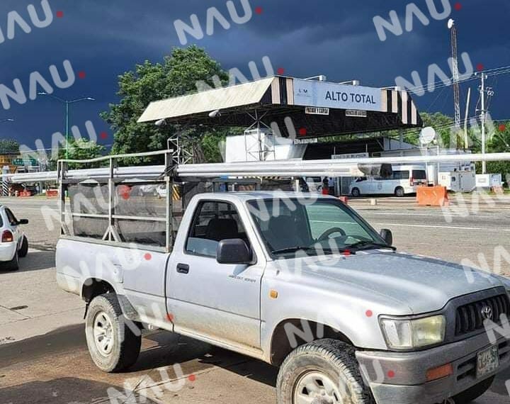 Robo de camioneta en estacionamiento de Walmart en Tapachula