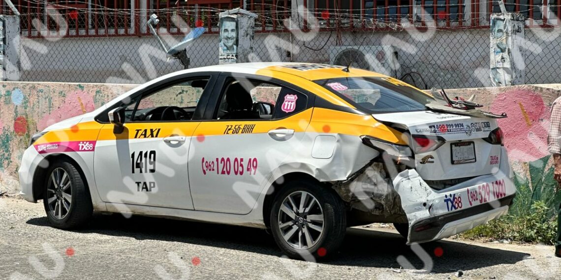“Vídeo” Auto particular se da a la fuga después de choque en 16 avenida sur esquina octava poniente.