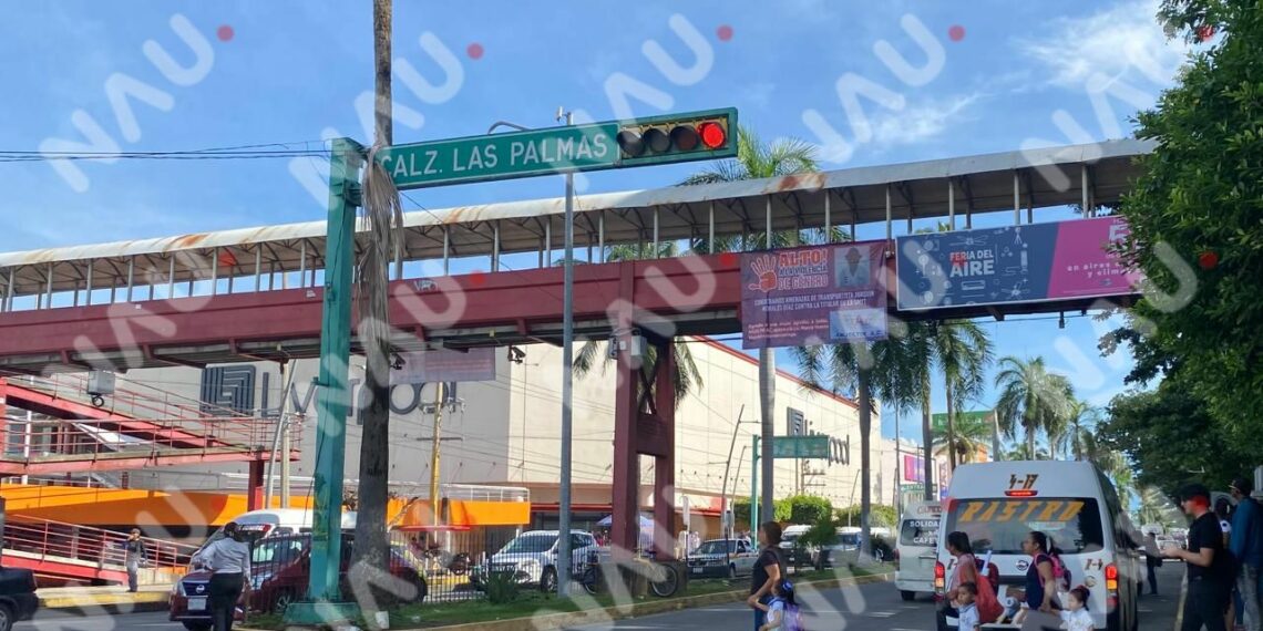 Cuelgan mantas en puentes de Tapachula contra actitud machista y misógina de transportista