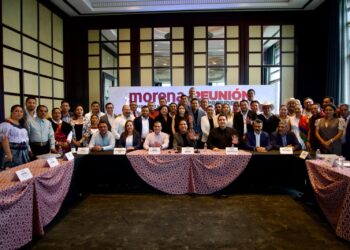 Presente Angel Torres en reunión de alcaldes electos de Morena con Eduardo Ramírez