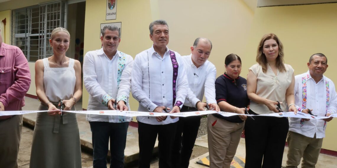 En Tapachula, Rutilio Escandón inaugura espacios en el Centro de Atención Múltiple Benito Juárez García