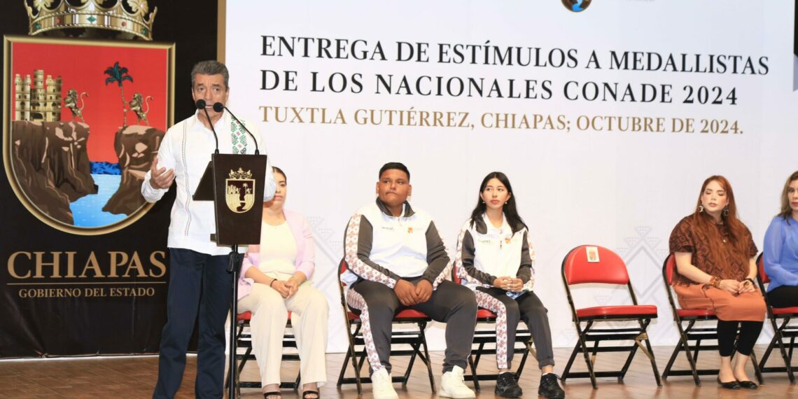 Rutilio Escandón entrega más de 1.6 mdp en estímulos a medallistas de los Nacionales Conade 2024